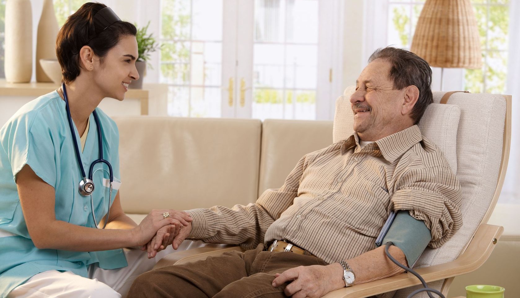 الرعاية المنزلية لكبار السن والمرضى المزمنين
